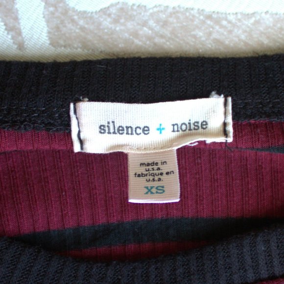 Bundle ✨2/$15 Silence + Noise Top | Black & Burgundy Crop Top - Picture 3 of 4
